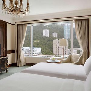 Island Shangri-La Deluxe Peak View Twin Room